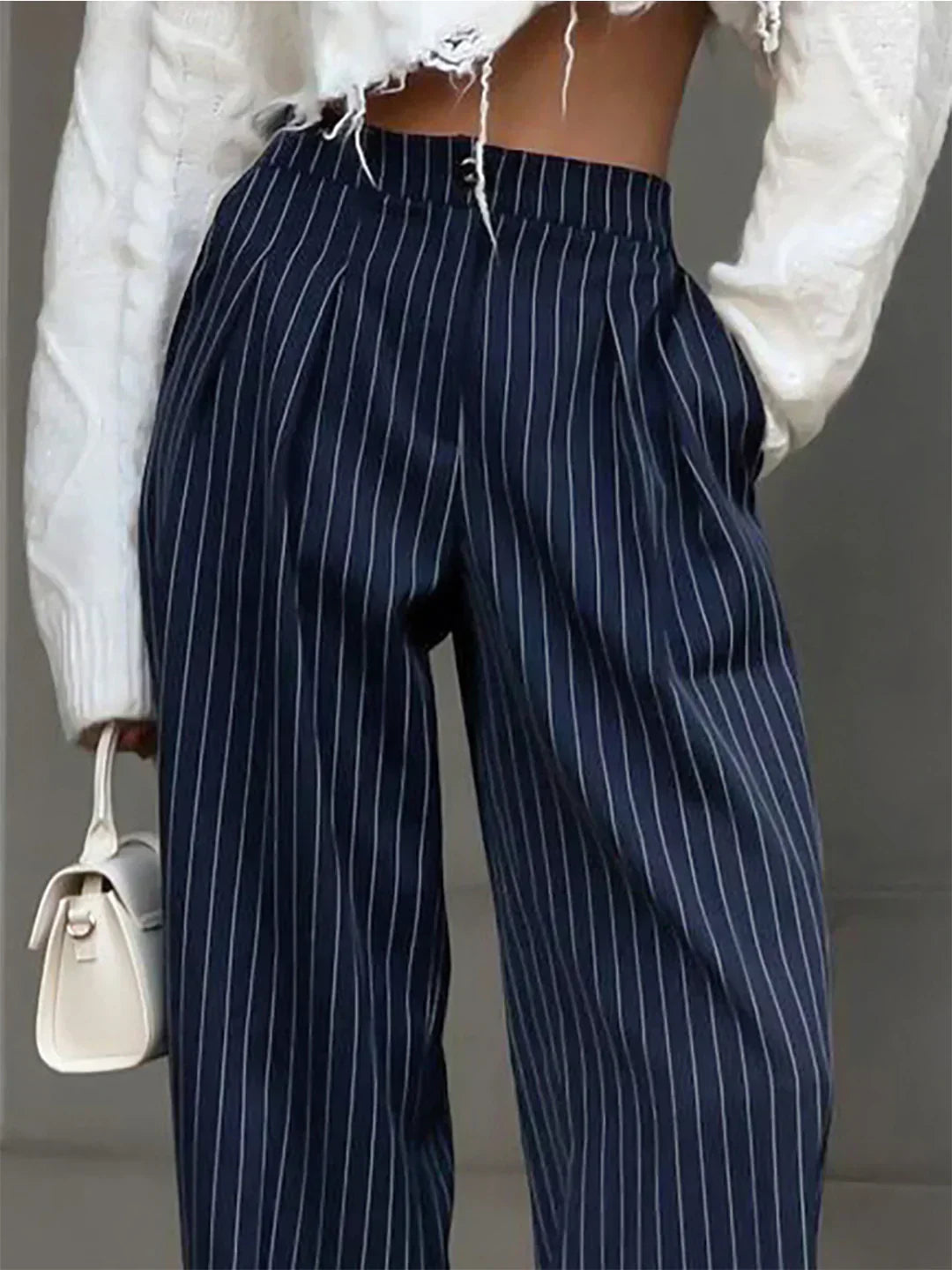 Rodica - Pantaloni de birou cu pliuri și picior larg cu dungi